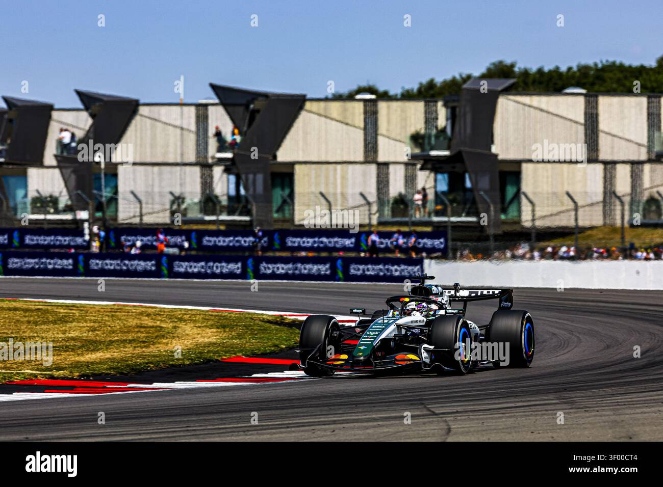 (81) Oscar Piastri (AUS) - McLaren Mastercard F1 Team - McLaren MCL40 - Mercedes lors des essais 1 de formule 1 Lenovo Grand Prix de Grande-Bretagne 2026 à Banque D'Images