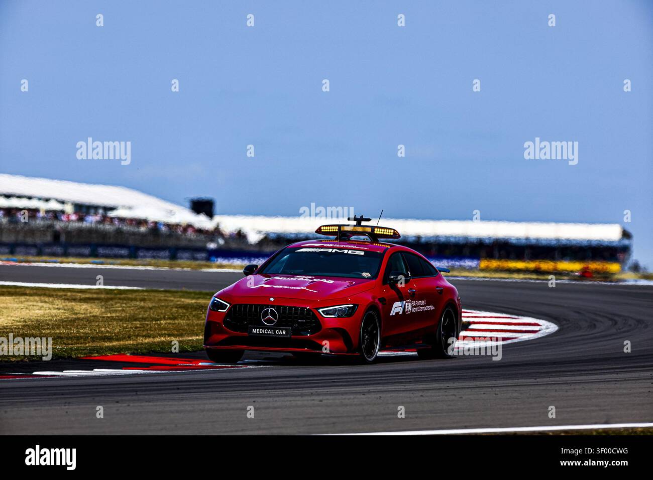 Voiture de sécurité Mercedes AMG GT Black Series lors de la pratique 1 du Grand Prix de Grande-Bretagne Lenovo 2026 de formule 1 au circuit de Silverstone à Silverstone, Unite Banque D'Images