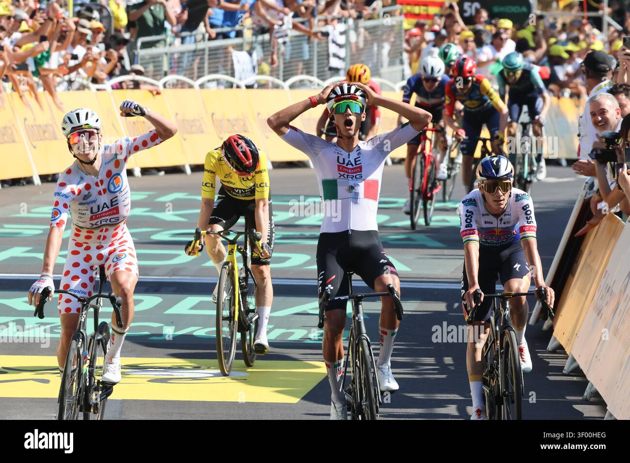 Barcelone, Espagne. 5 juillet 2026 Tour de France étape 2 Barcelone Espagne les cadeaux de Pogacar gagnent à Del Toro son plus jeune coéquipier. Remco Evenepoel de Red Bull Bora et Jonas Vingegaard, leader de la course en jaune, complètent le top 4 de Barcelone étape 2 crédit : Colin Flockton/Alamy Live News Banque D'Images