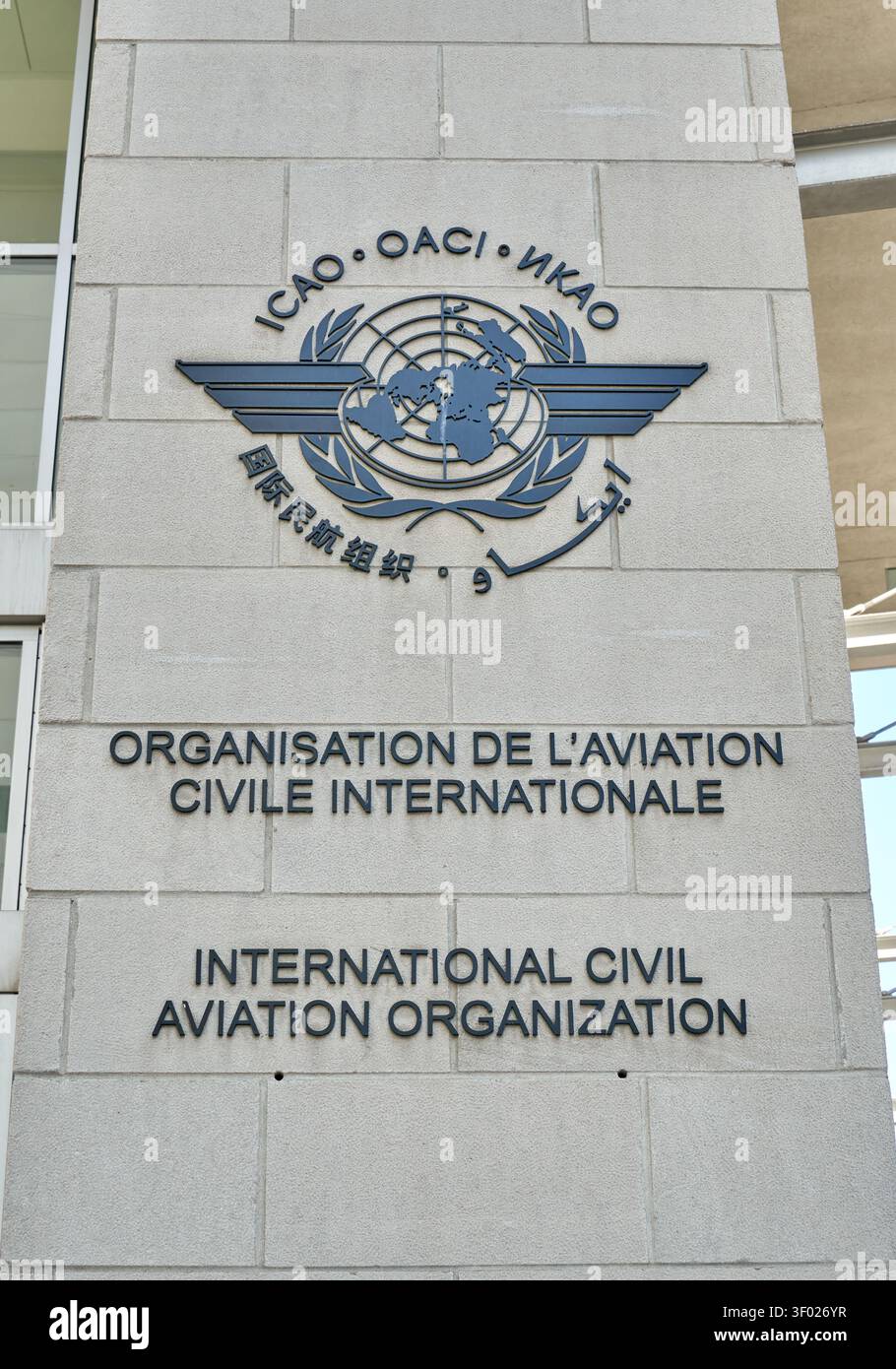 MONTRÉAL, CANADA - le 24 MAI 2021 : L'extérieur du siège de l'Organisation de l'aviation civile internationale (OACI) à Montréal présente un lo bien en vue Banque D'Images