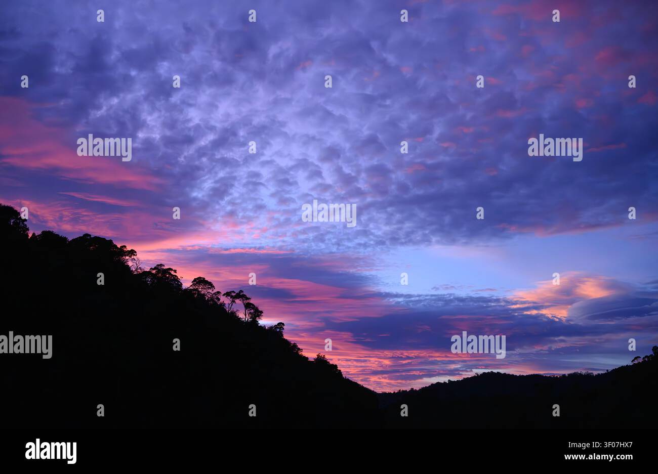 Lever du soleil sur la rivière Pieman à Corinna, Tasmanie, Australie. Banque D'Images