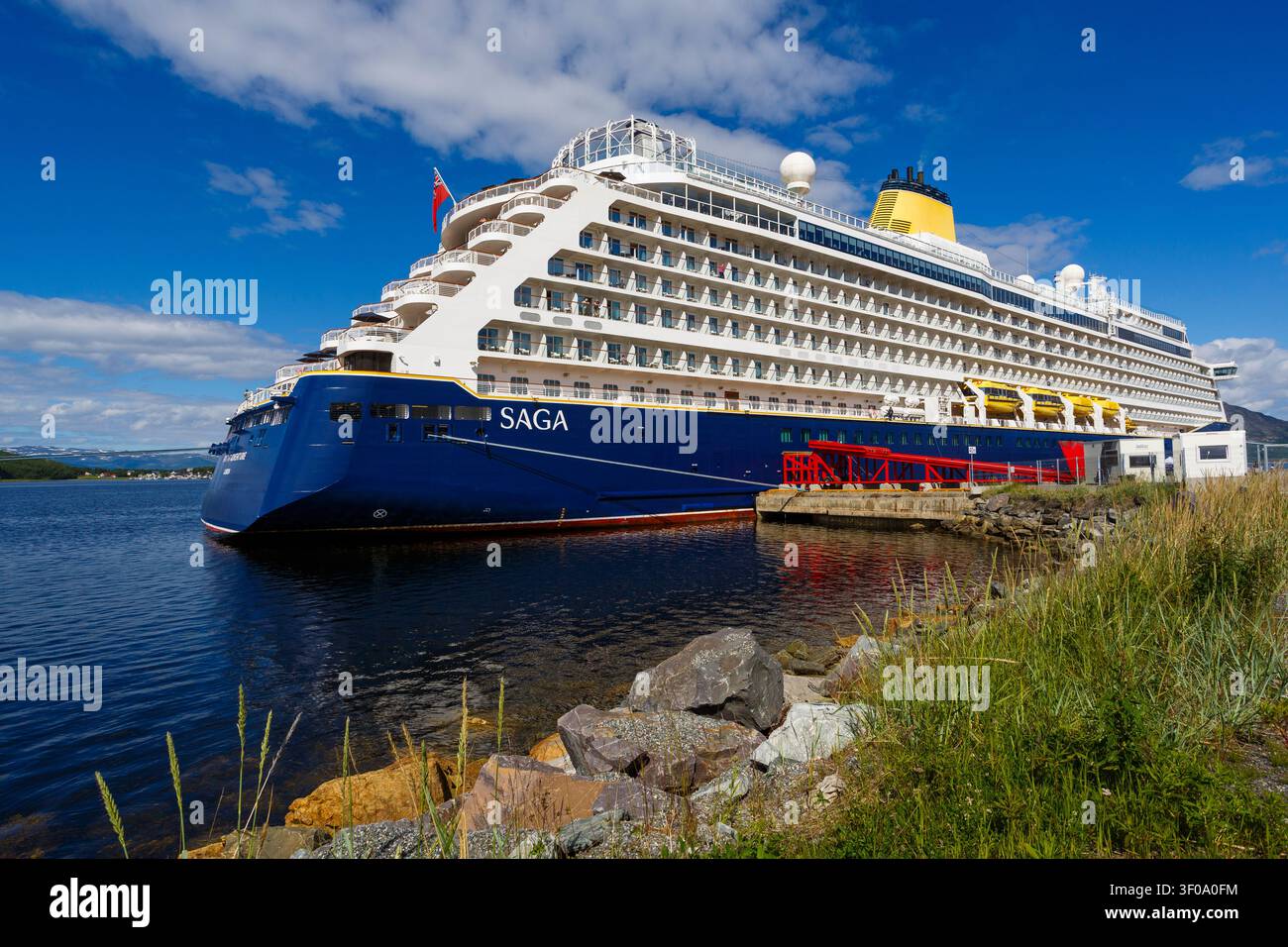 Paquebot de croisière SAGA Spirit of Adventure amarré à Alta, Norvège, Scandinavie, Europe en juin également connu sous le nom d'Áltá ou Alattio Banque D'Images