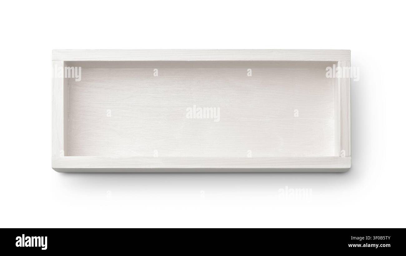 Vue de dessus d'une boîte en bois peinte en blanc vide isolée sur blanc Banque D'Images