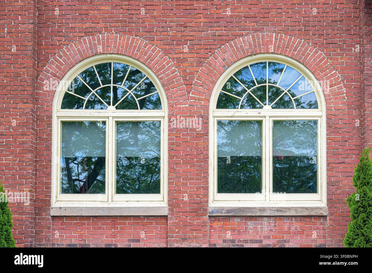 Fenêtres coloniales et mur de briques, Port Hope, Canada Banque D'Images