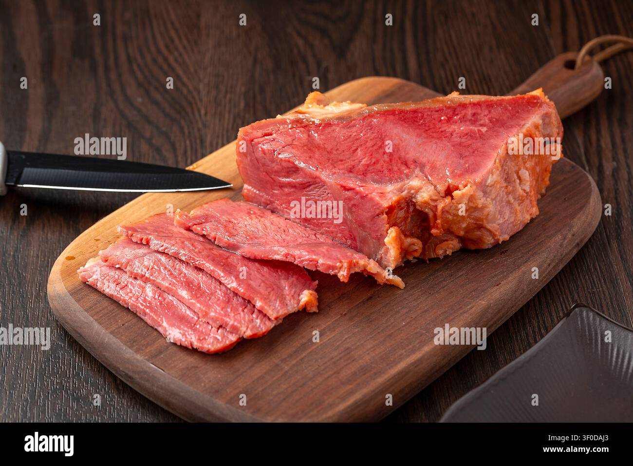 Apéritif de viande de bœuf braisée en tranches et en cubes, bœuf épicé traditionnel chinois aux cinq épices Banque D'Images