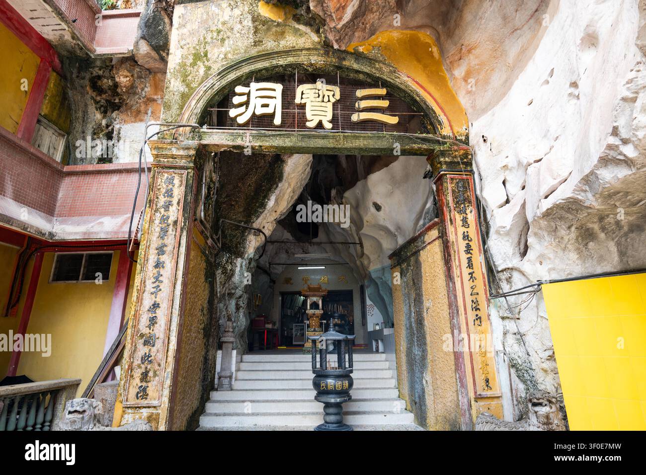 Ipoh, Malaisie - 1er juillet 2026 : Entrée du temple de la grotte Sam Poh Tong, Ipoh, Malaisie Banque D'Images