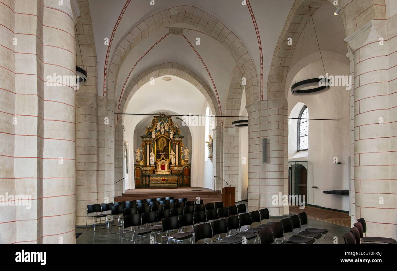 Schmallenberg : L'église Saint-Alexandre est une église catholique romaine. Son saint patron est saint Alexandre de Rome. Intérieur de la section roman tardive f Banque D'Images