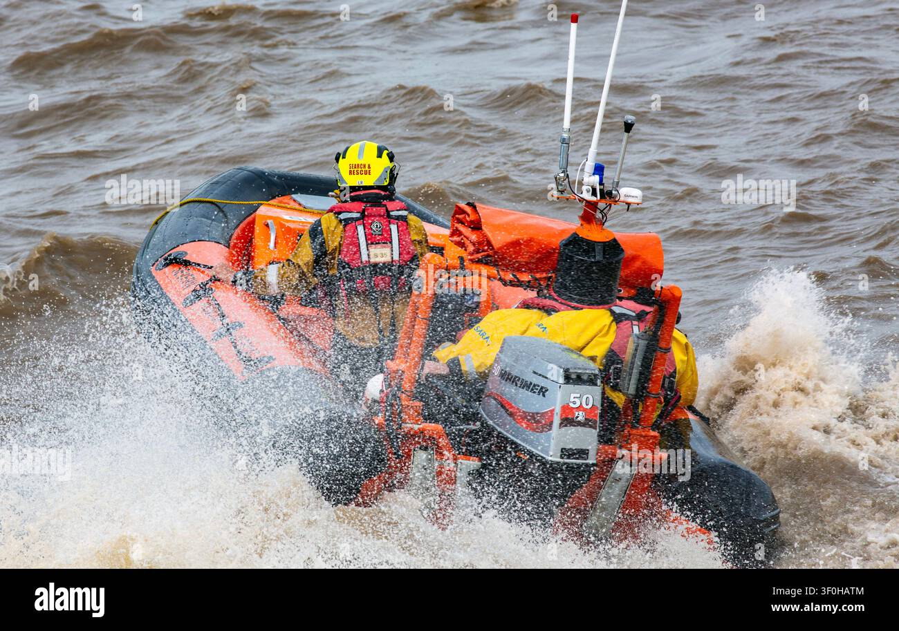 Sharpness, Gloucestershire, Royaume-Uni - 5 juillet 2026 : SARA Sharpness Lifeboat en action. Canot de recherche et de sauvetage SARA 4. Severn Area Rescue Banque D'Images