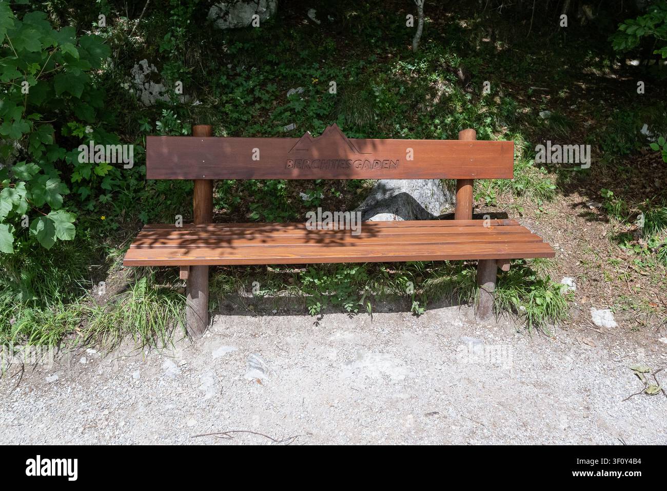Une banque portant l'inscription Berchtesgaden sur les rives du Hintersee près de Ramsau  Thème nature, randonnée autour du Hintersee près de Berchtesgaden - Ramsau, Banque D'Images
