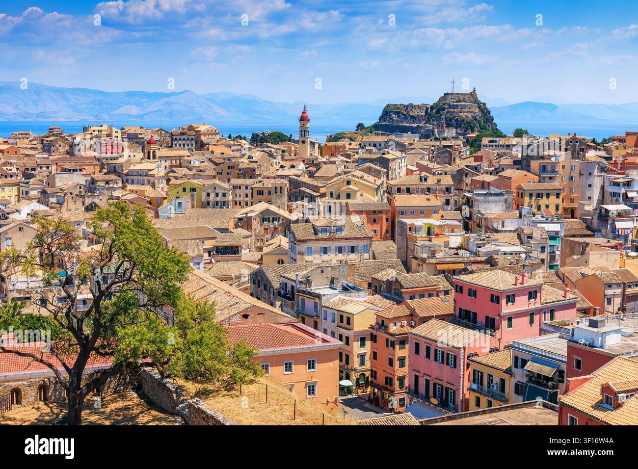 Corfou, Grèce. Vue panoramique sur la vieille ville depuis la nouvelle forteresse. Banque D'Images