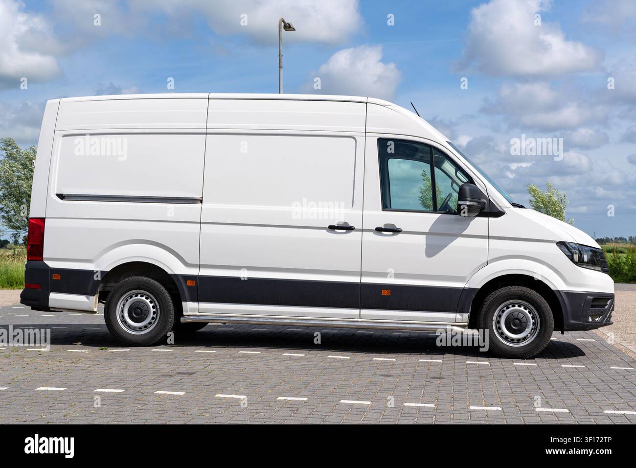 Volkswagen Crafter tout blanc Banque D'Images
