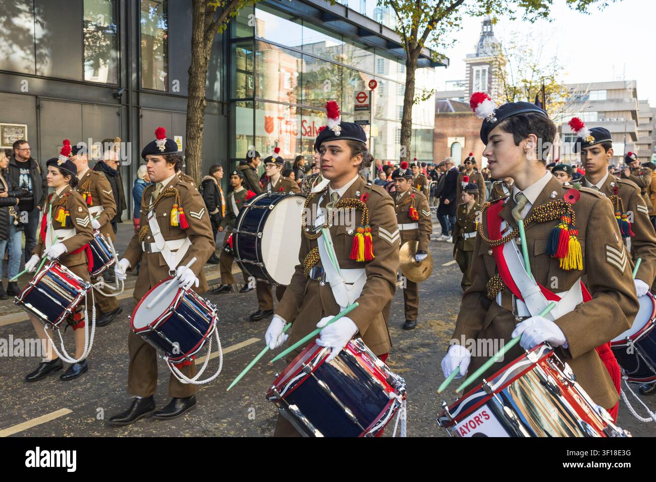 Cadets militaires défilant lors du défilé du Jour du Souvenir à Londres. Londres, Royaume-Uni, 11 novembre 2023 Banque D'Images