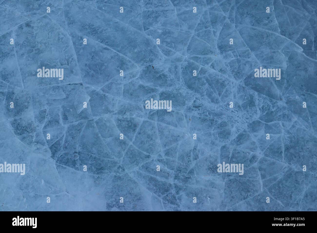 Texture de la glace craquelée. Fond d'hiver Banque D'Images