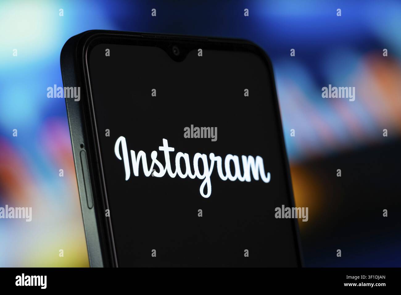 Menlo Park, États-Unis - 8 juillet 2026 : Le logo Instagram est visible sur un smartphone Banque D'Images