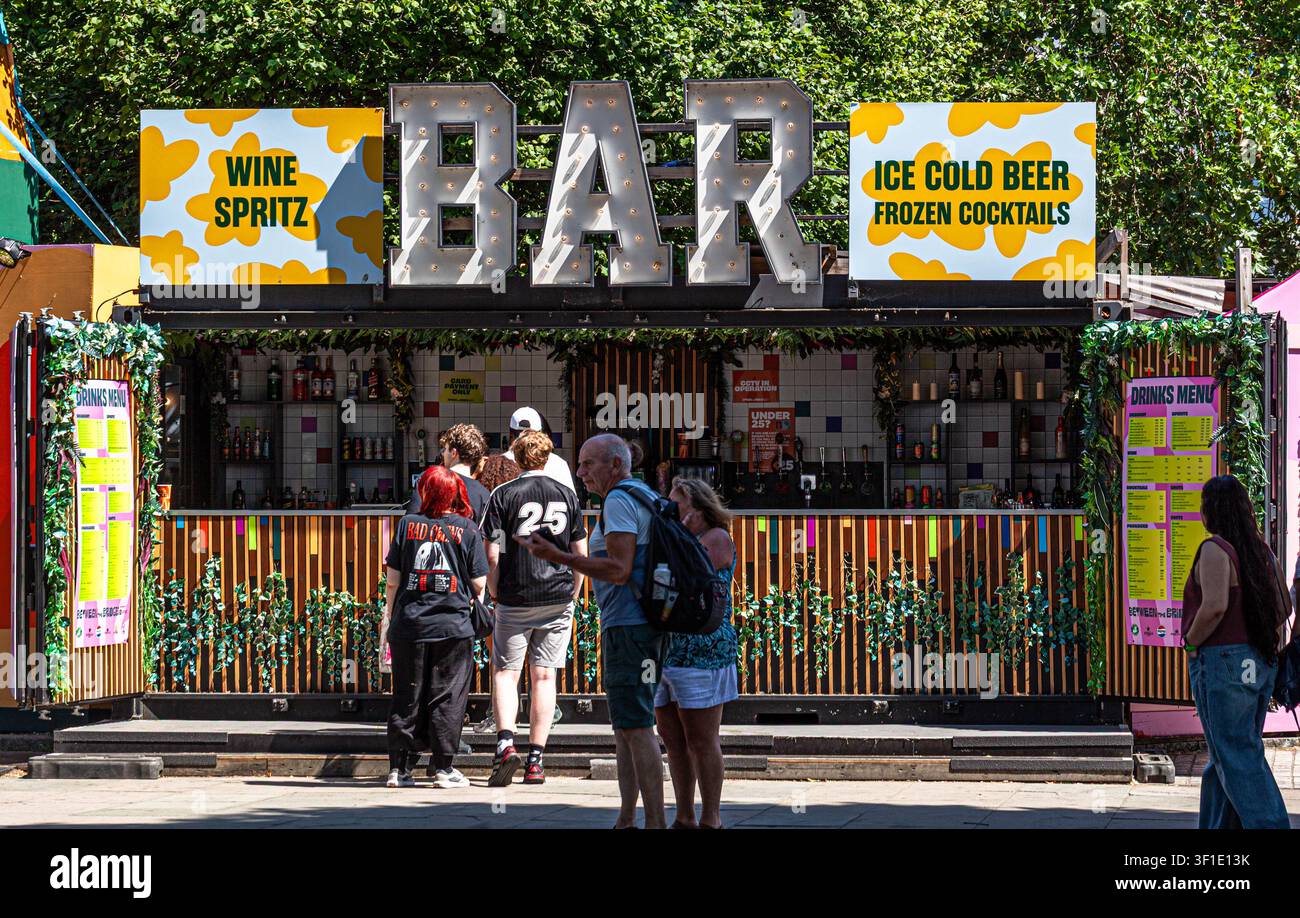 Stand de nourriture sur la Southbank, Londres, Angleterre, Royaume-Uni. Banque D'Images