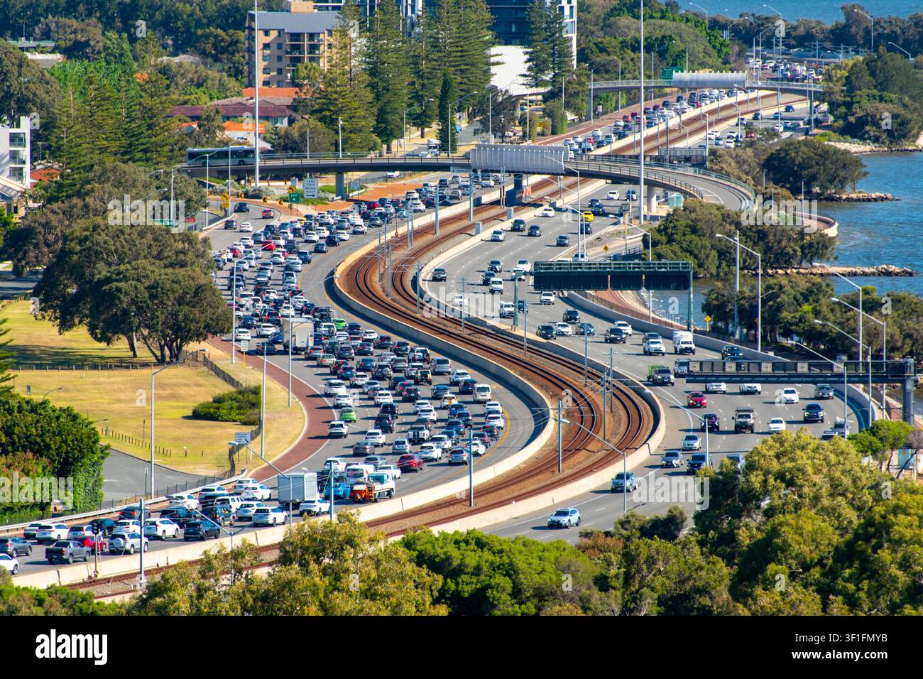 Trafic routier aux heures de pointe à Perth - Australie-Occidentale Banque D'Images