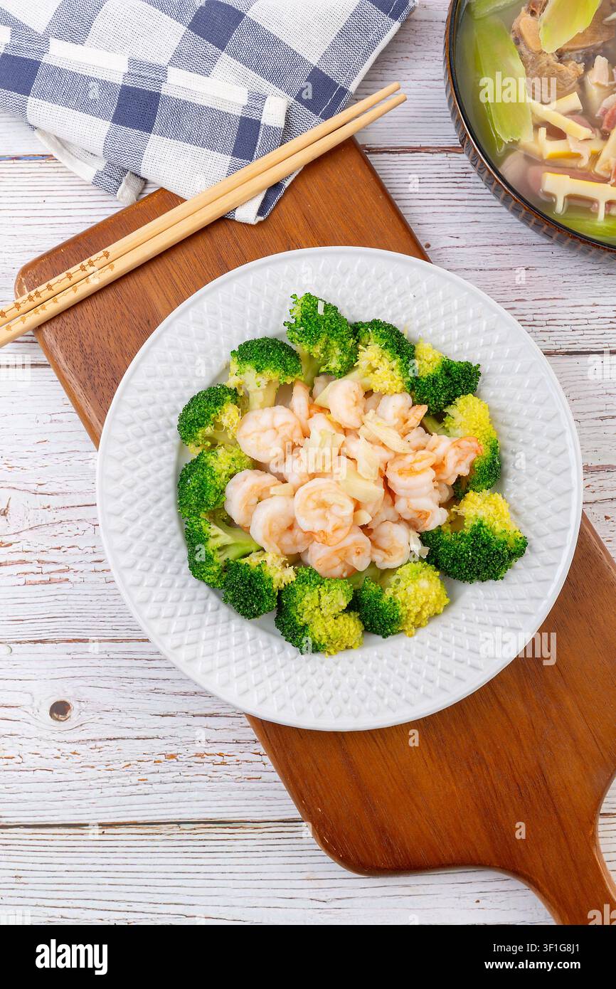 Crevettes sautées chinoises au brocoli, crevettes sautées et brocoli Banque D'Images