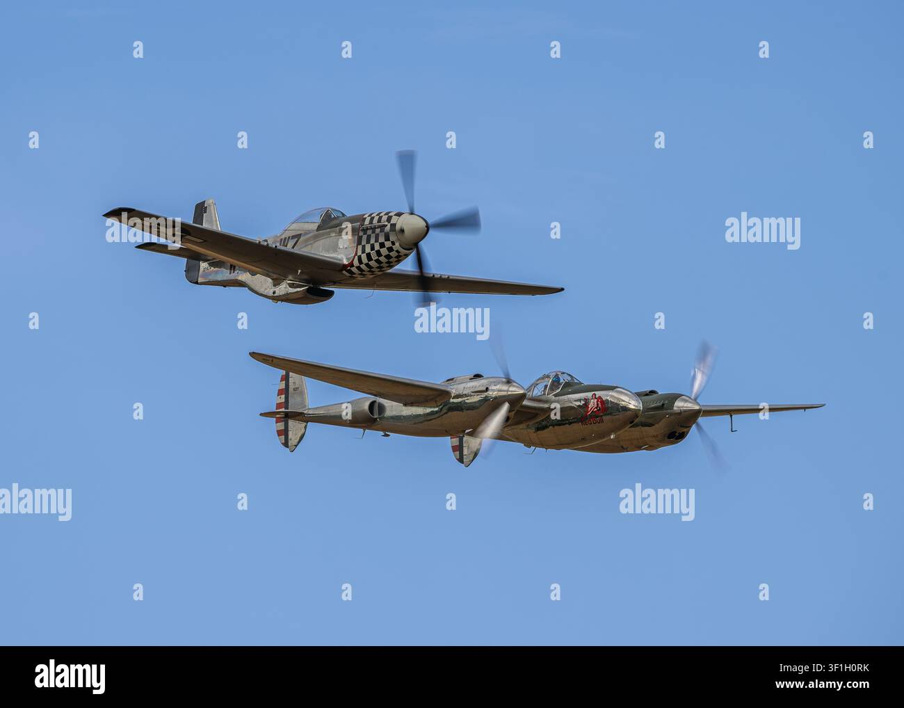 Lockheed P-38 Lightning et North American P-51D Mustang 'Frances Dell' Banque D'Images