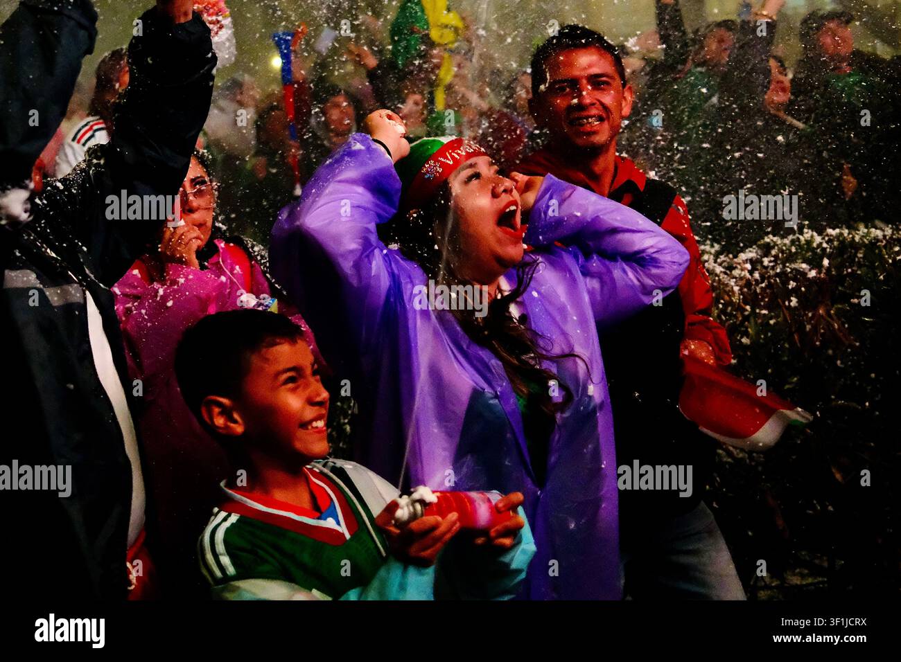 Mexico City, CDMX, Mexique – 5 juillet 2026 : Fans de football choqués hurlant lors d'un moment dramatique du match Banque D'Images