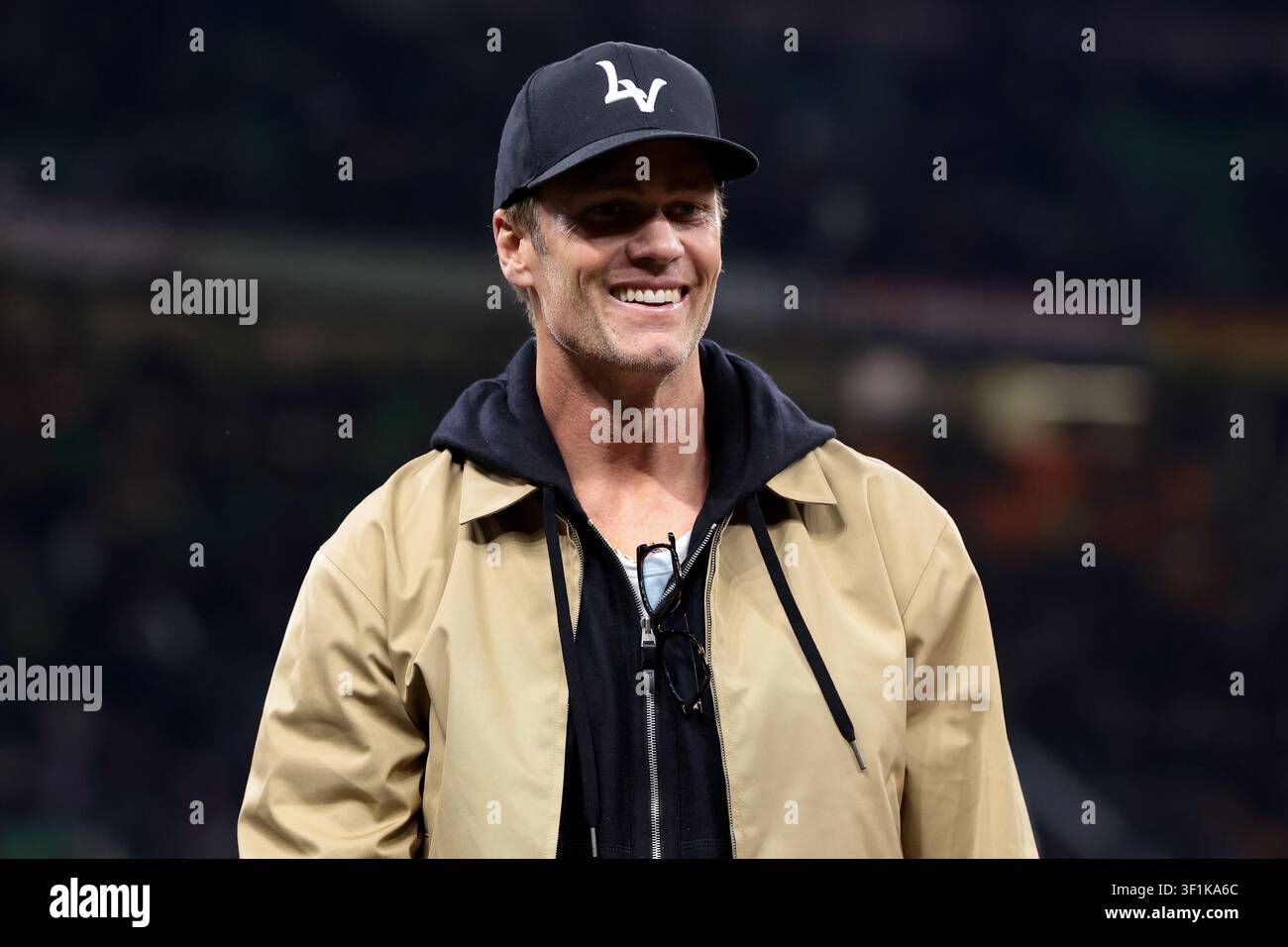 Ancien quarterback de football américain de la NFL, Tom Brady, avant le match. Banque D'Images