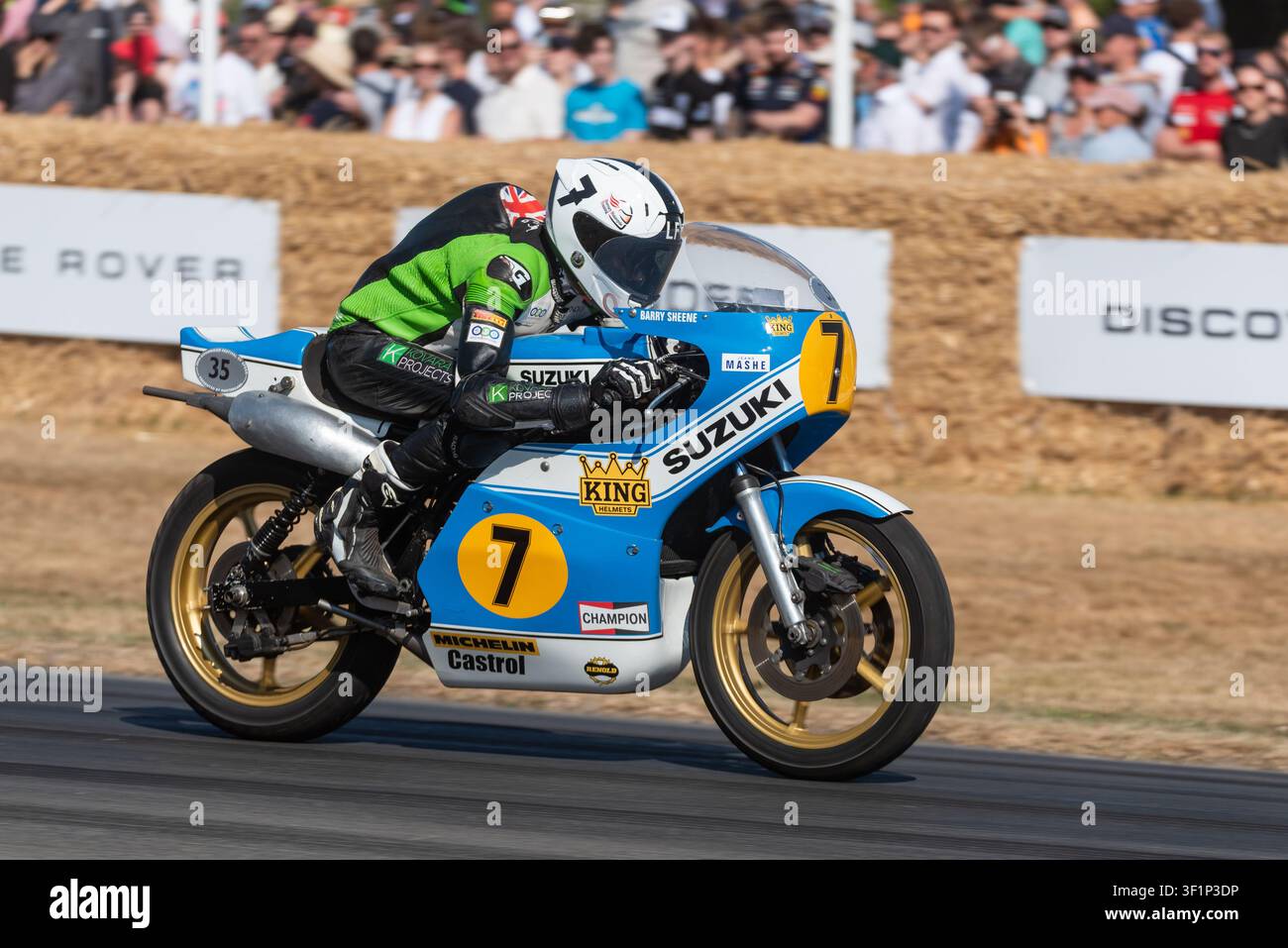 Moto Suzuki RG500 XR14 de 1975 montée sur la piste de côte du Goodwood Festival of Speed 2026. Moto de Barry Sheene Banque D'Images