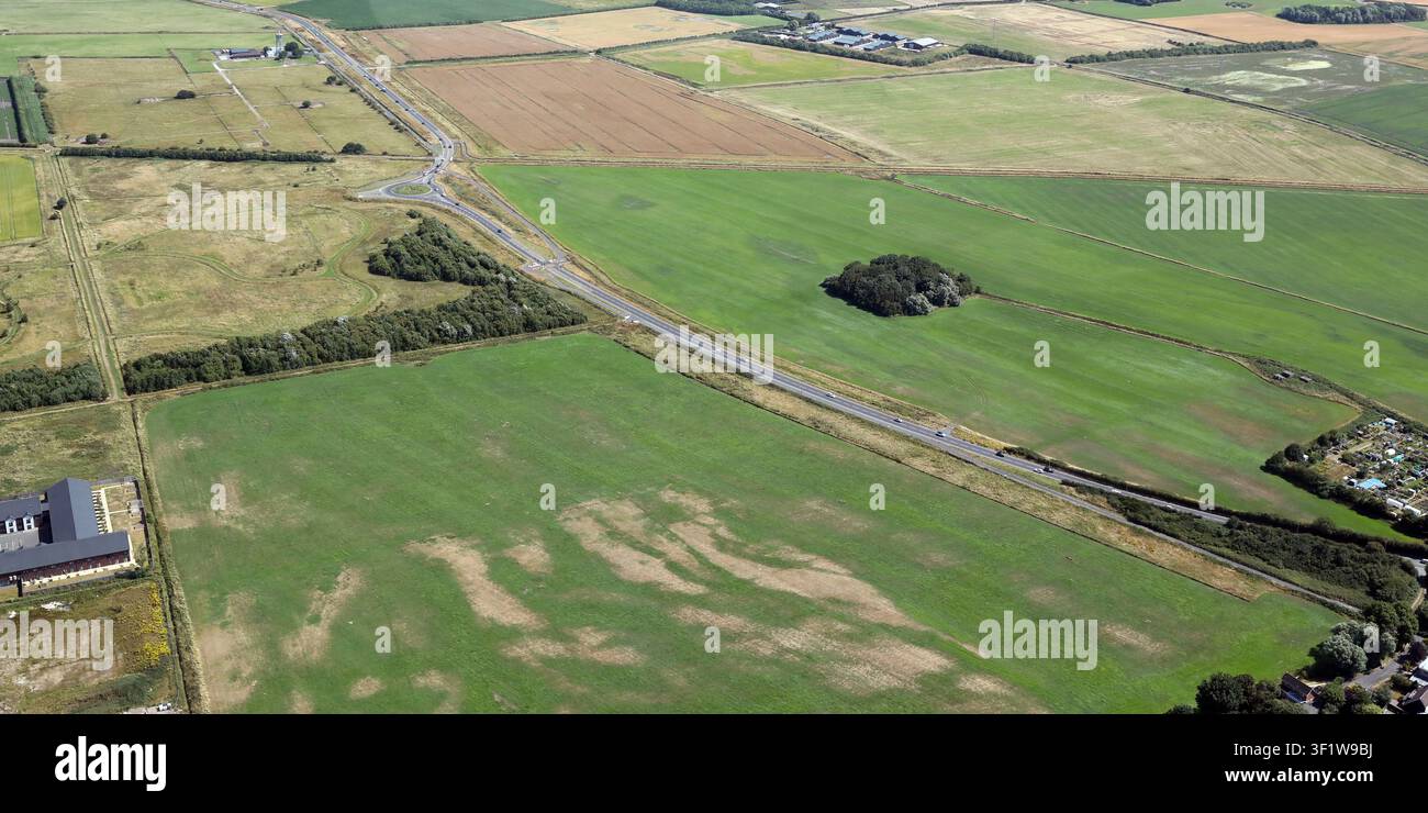 Vue aérienne (depuis le sud-ouest) de Lytham St Annes Way, la route B5410, de Lytham St Annes à Blackpool Banque D'Images