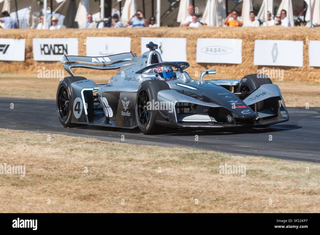 Voiture de course 2026 Spark GEN4 ABB FIA Formula E World Championship sur la piste de montée du Goodwood Festival of Speed 2026, événement automobile. Banque D'Images