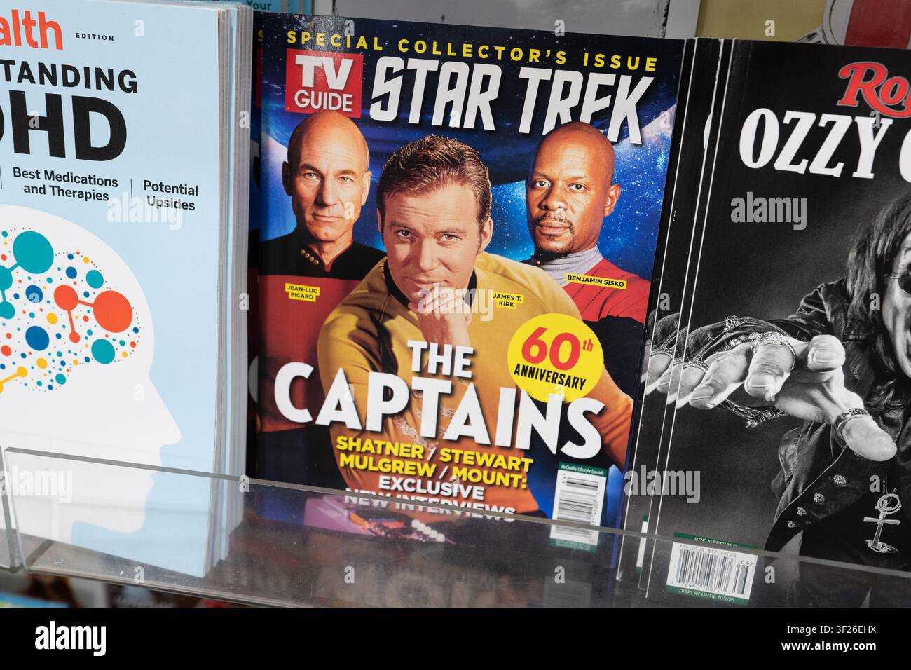 Édition Spéciale Collecteur du Guide TV Star Trek La Série Originale Captain Kirk et Captain Picard Couverture du Magazine Banque D'Images