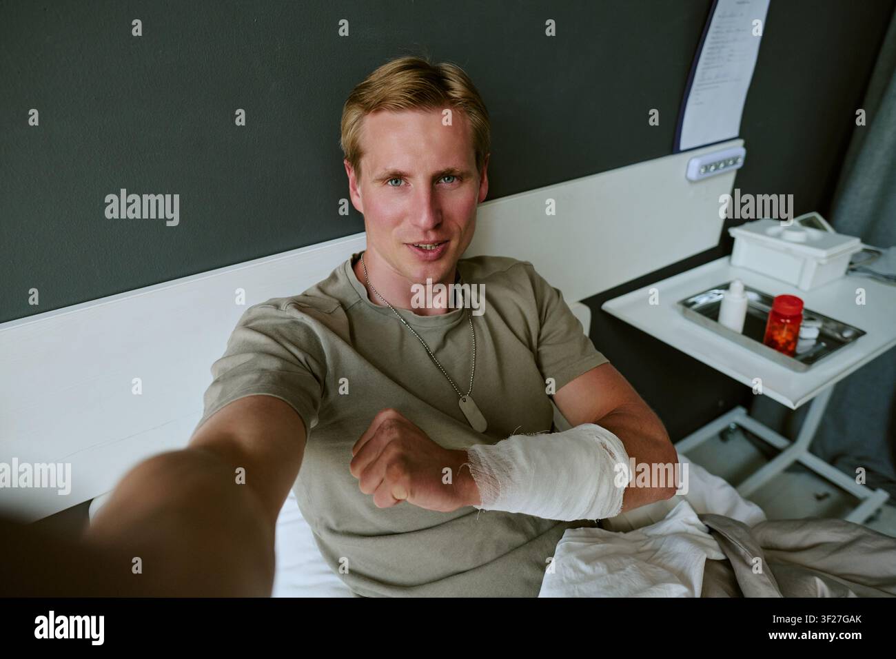 POV d'un jeune homme adulte se rétablissant dans un hôpital militaire pour une campagne de soins Banque D'Images