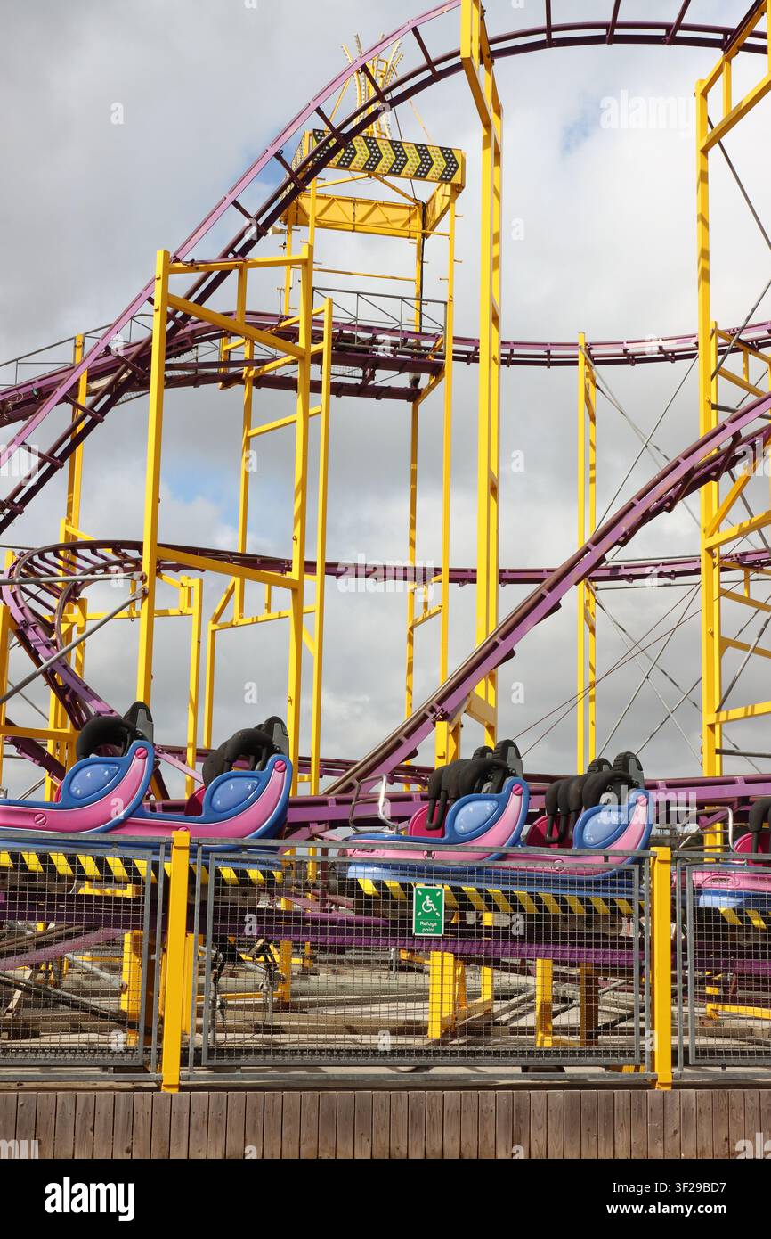 Manège de roller-coaster Looping Star, Clacton Pier, Clacton-on-Sea, Essex, Angleterre, Royaume-Uni Banque D'Images