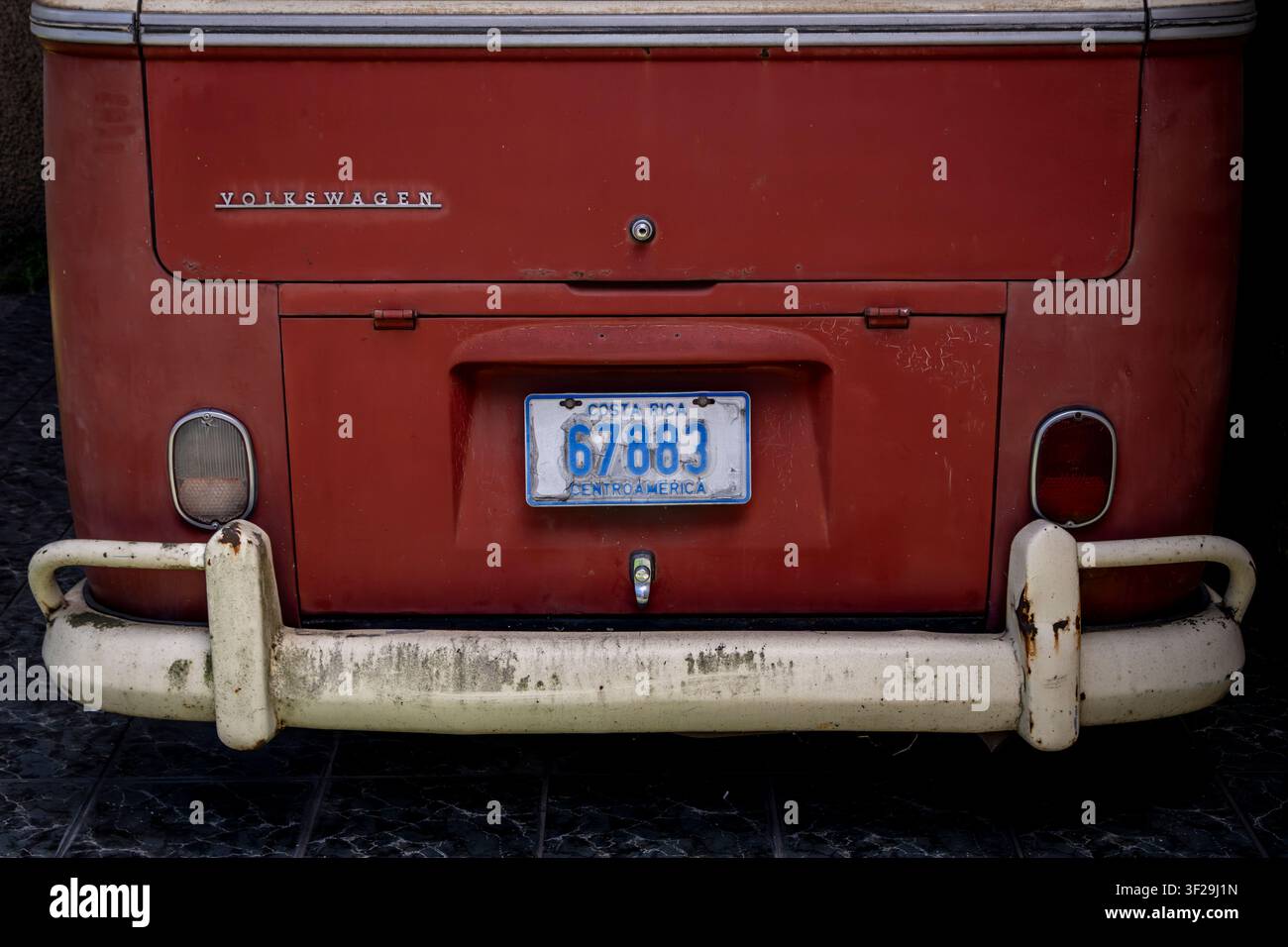Détail d'un vieux van Volkswagen Kombi à San José, Costa Rica Banque D'Images