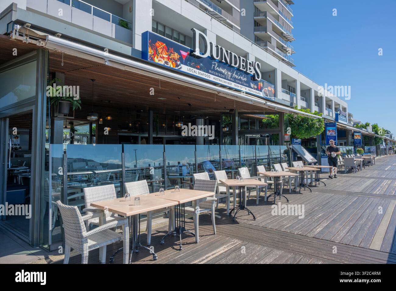 Dundee's est un restaurant populaire sur le Waterfront, Trinity Inlet, Cairns, Far North Queensland, FNQ, Australie Banque D'Images