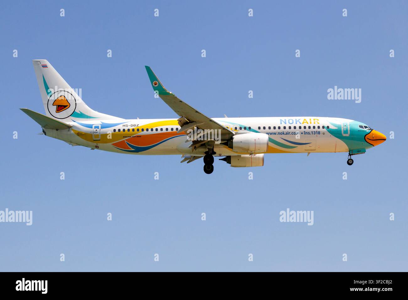 22 mars 2018, Phuket, Thaïlande : Un Boeing 737-800 de Nok Air atterrissant à l'aéroport international de Phuket..Nok Air est une compagnie aérienne à bas coût opérant en Thaïlande depuis la capitale Bangkok vers plusieurs aéroports à travers la Thaïlande et certaines destinations en Chine, en Inde, au Myanmar et au Vietnam. (Crédit image : © Fabrizio Gandolfo/SOPA Images via ZUMA Press Wire) USAGE ÉDITORIAL UNIQUEMENT ! Non destiné à un USAGE COMMERCIAL ! Banque D'Images