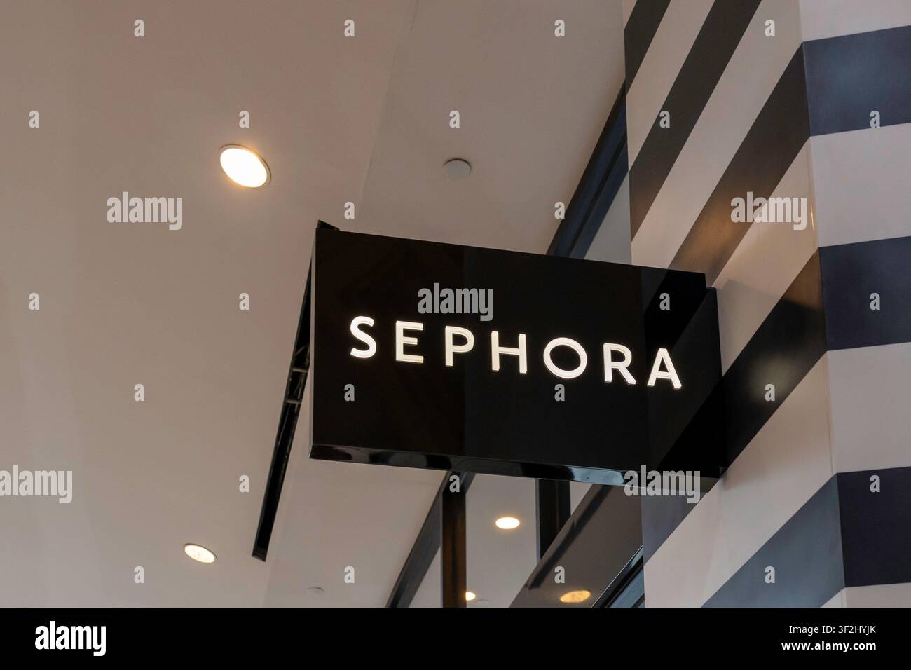 Signes de magasin Sephora dans un centre commercial. Houston, Texas, États-Unis. Banque D'Images