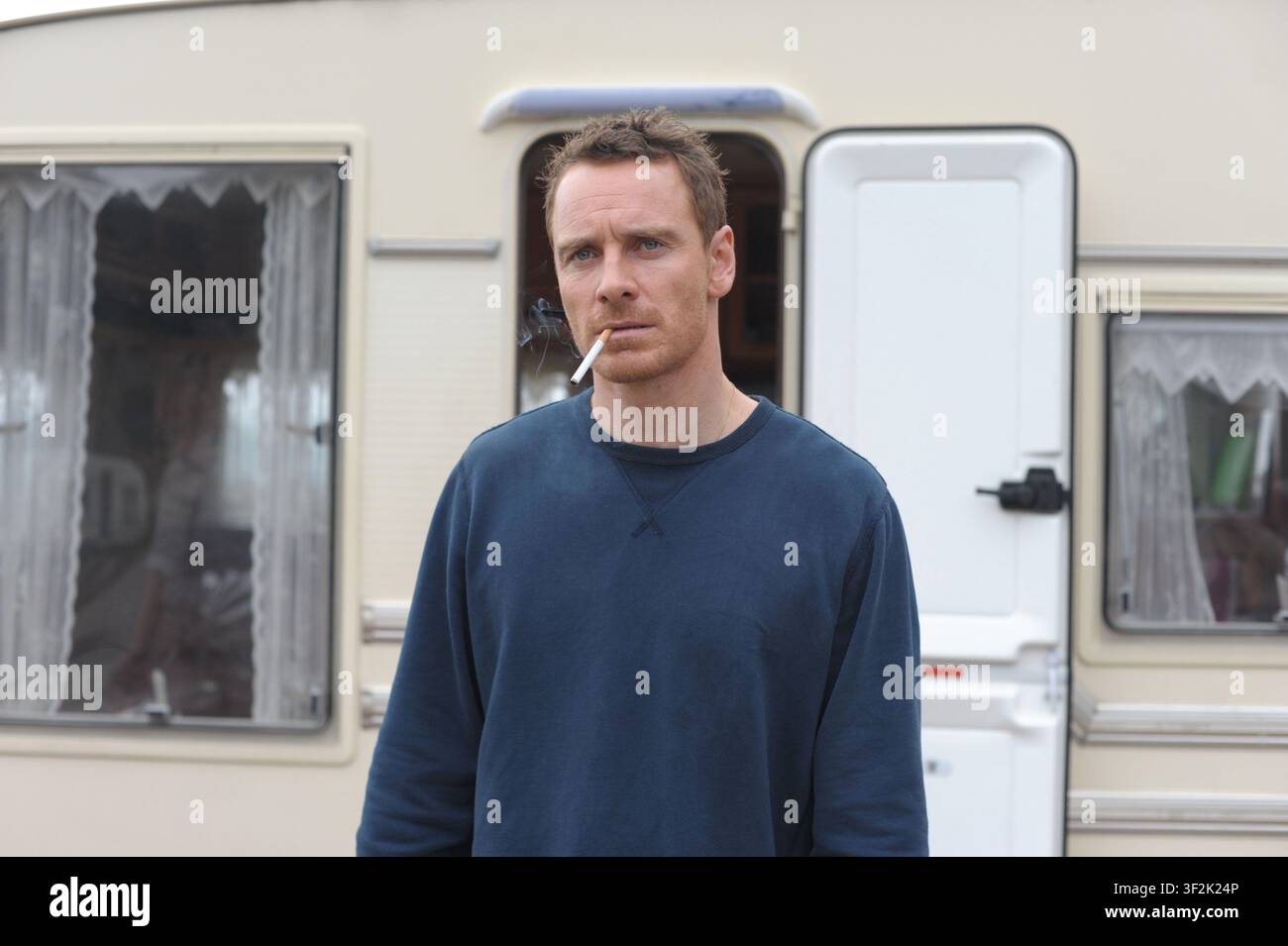 MICHAEL FASSBENDER dans TRESPASS AGAINST US (2016), réalisé par ADAM SMITH. Banque D'Images