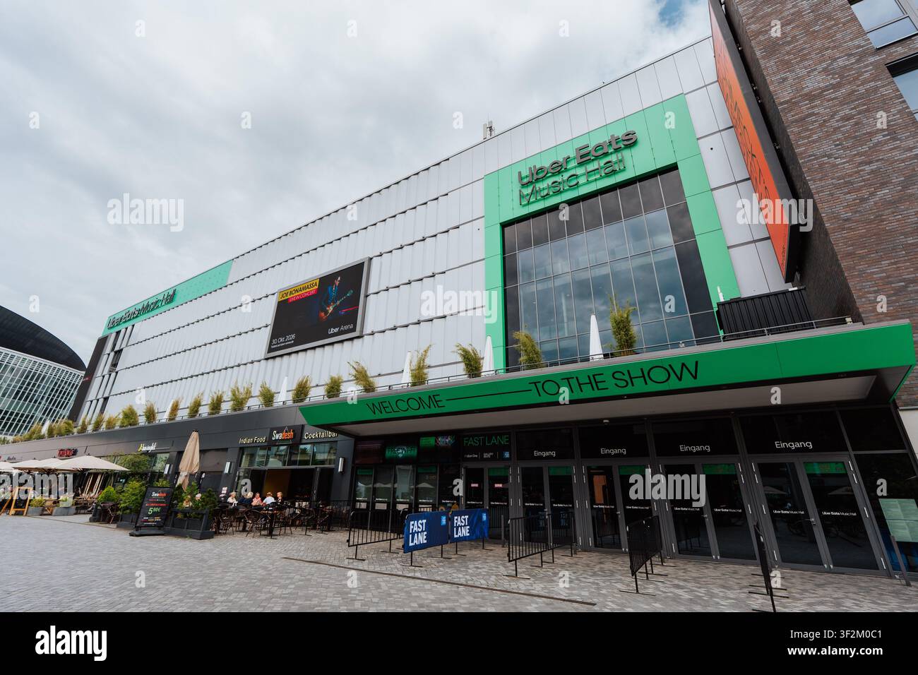 Berlin, Allemagne, 15.07.26, Vue extérieure de l'Uber Eats Music Hall et de son entrée principale à Uber Platz dans le quartier de Friedrichshain à Berlin, All Banque D'Images