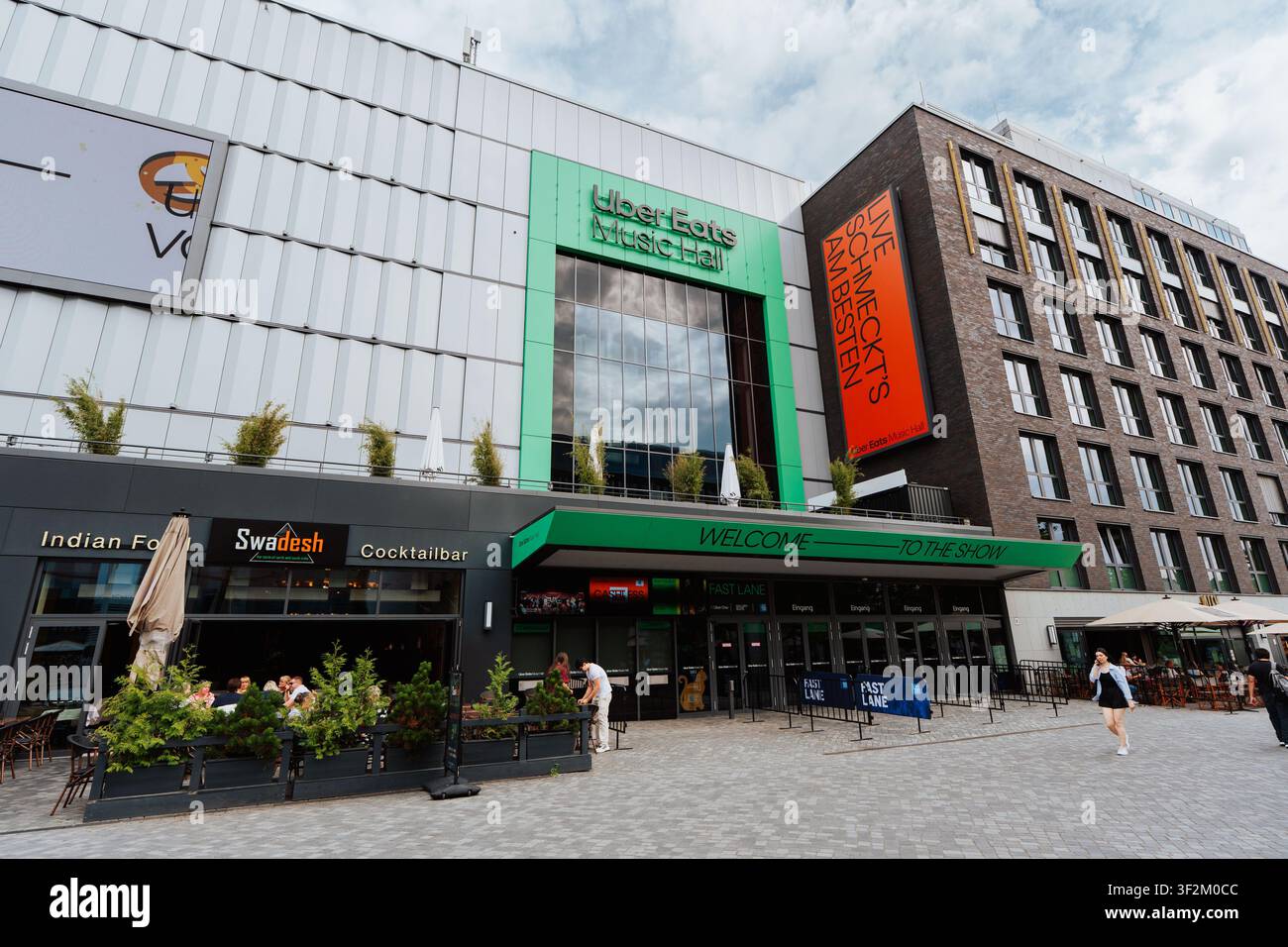 Berlin, Allemagne, 15.07.26, Vue extérieure de l'Uber Eats Music Hall et de son entrée principale à Uber Platz dans le quartier de Friedrichshain à Berlin, All Banque D'Images