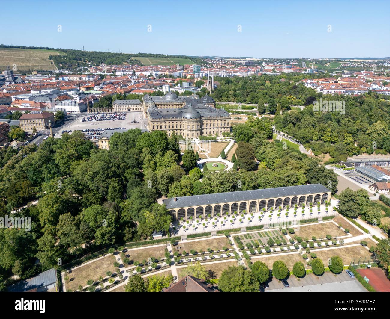 Vue aérienne de Wurtzbourg avec le château en Basse-Franconie, Bavière, Allemagne 4k Banque D'Images