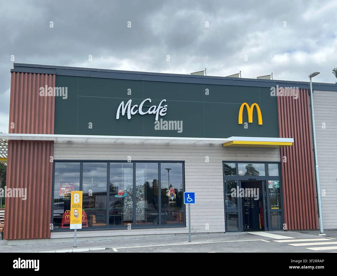 Östersund, Suède - 18 juillet 2026. Restaurant McDonald's Banque D'Images