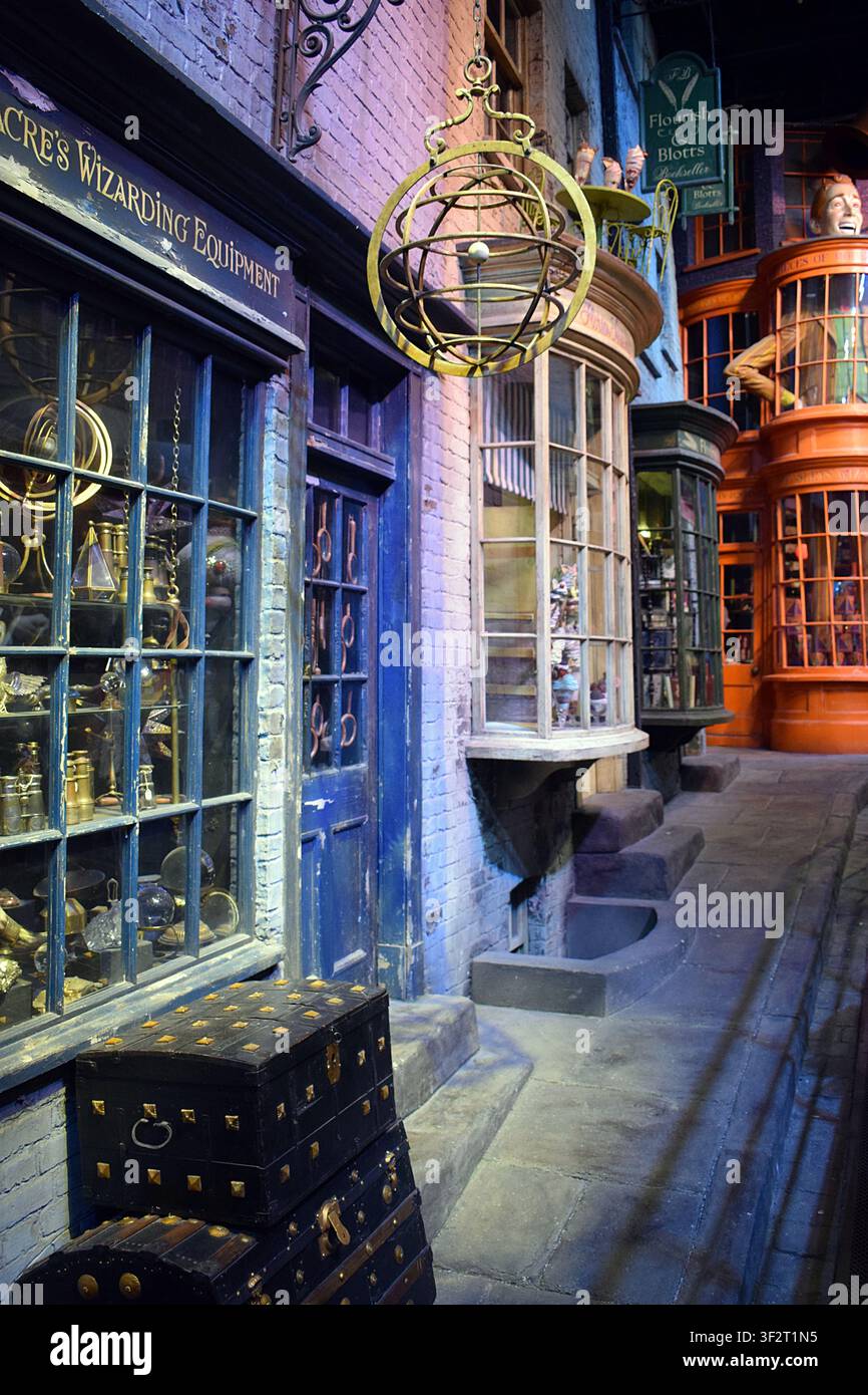 Plateau de tournage de Diagon Alley à la Warner Bros. Studio Tour Londres – La Fabrication de Harry Potter, Leavesden, Hertfordshire, Angleterre Banque D'Images