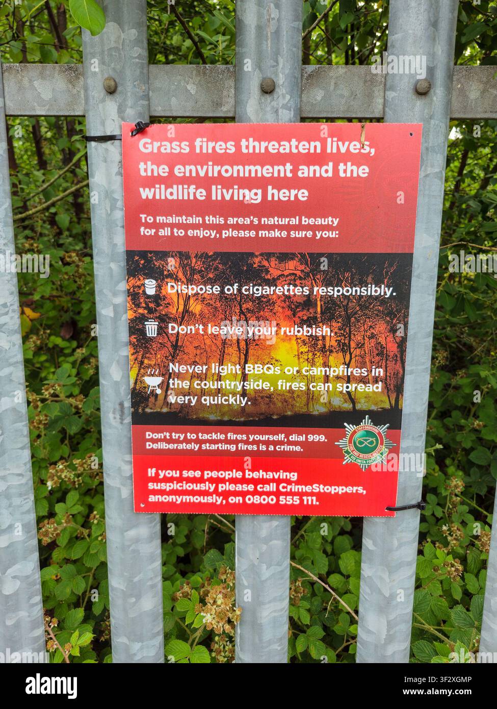 Un avis avertissant les gens de ne pas accidentellement déclencher des incendies d'herbe, qui peuvent nuire à l'environnement et à la faune, Angleterre, Royaume-Uni Banque D'Images