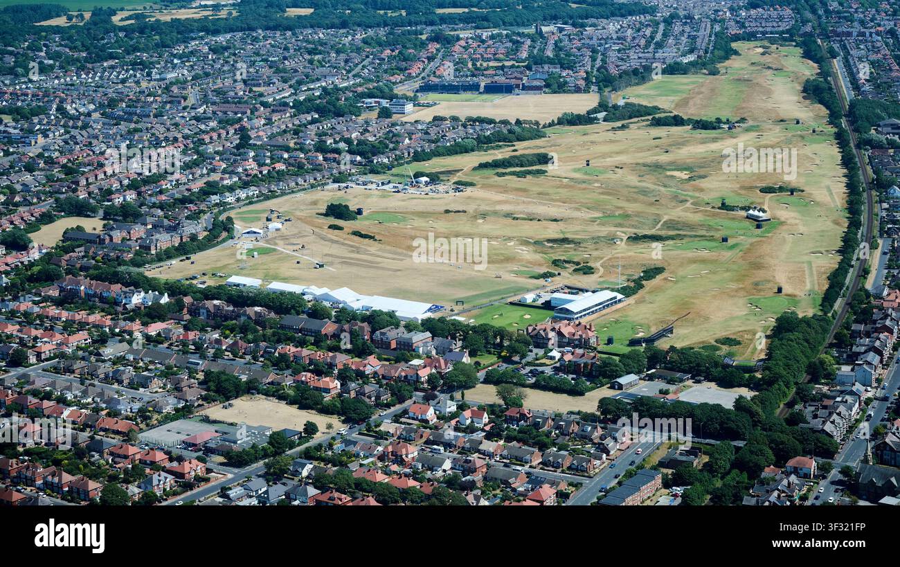 Une vue aérienne de Lytham St Annes, montrant le Royal Lytham & St Annes Golf Club, côte de Fylde, nord-ouest de l'Angleterre, Royaume-Uni Banque D'Images