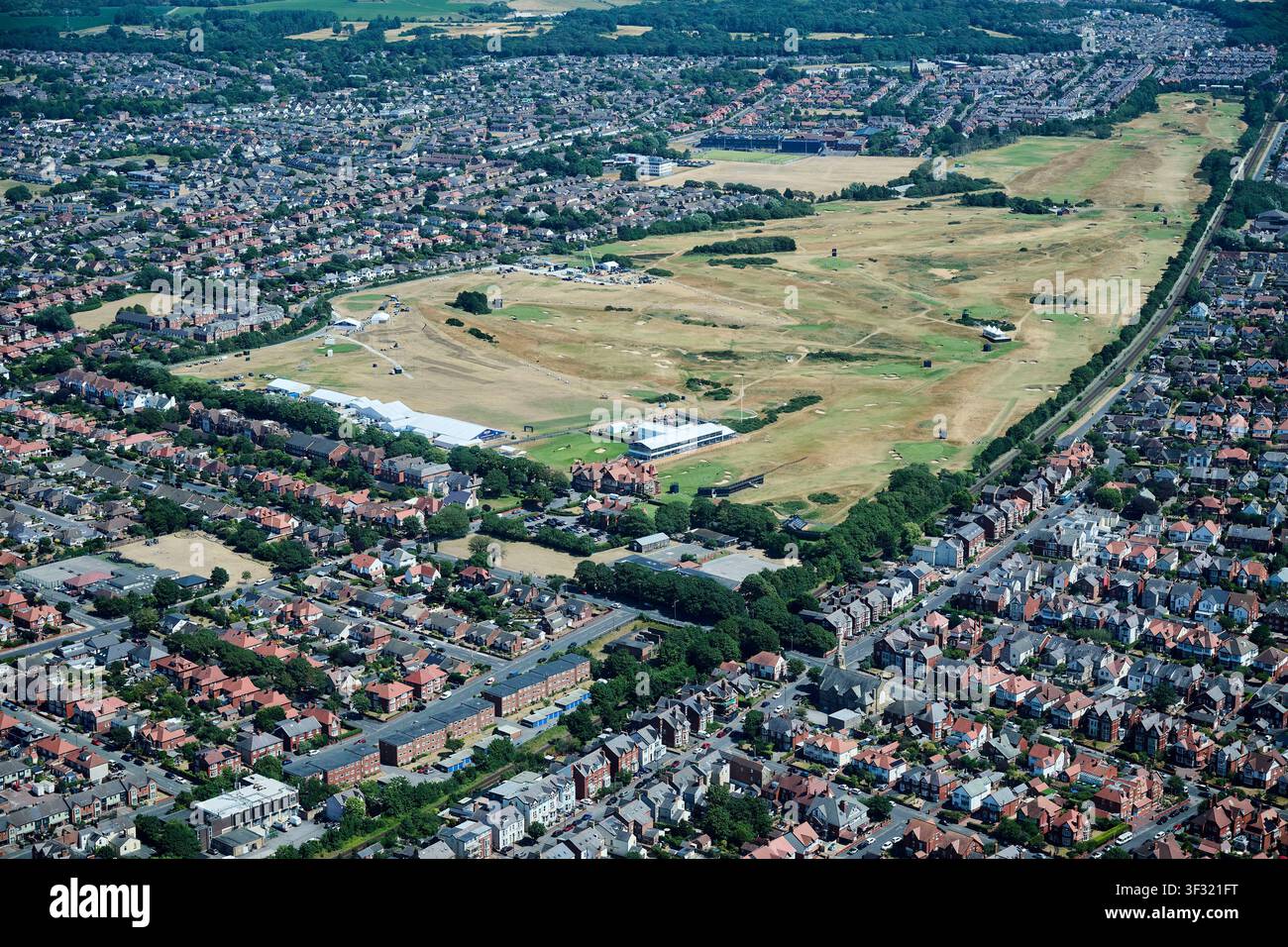 Une vue aérienne de Lytham St Annes, montrant le Royal Lytham & St Annes Golf Club, côte de Fylde, nord-ouest de l'Angleterre, Royaume-Uni Banque D'Images