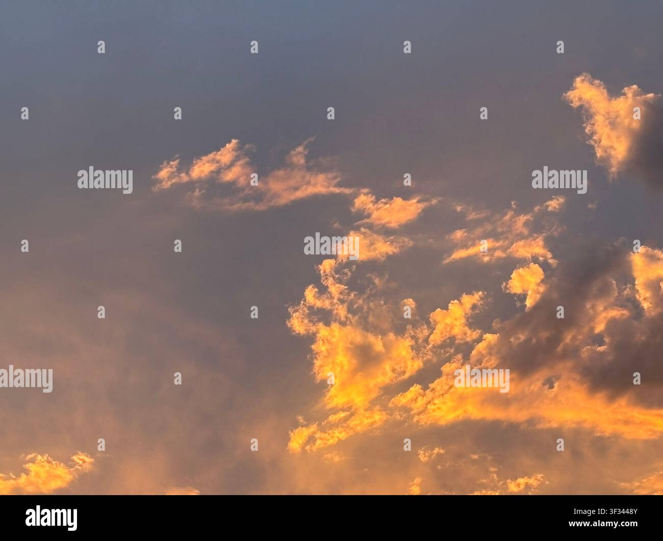 * Motif de ciel sans horizon à lumière douce pour la conception web et les arrière-plans Banque D'Images