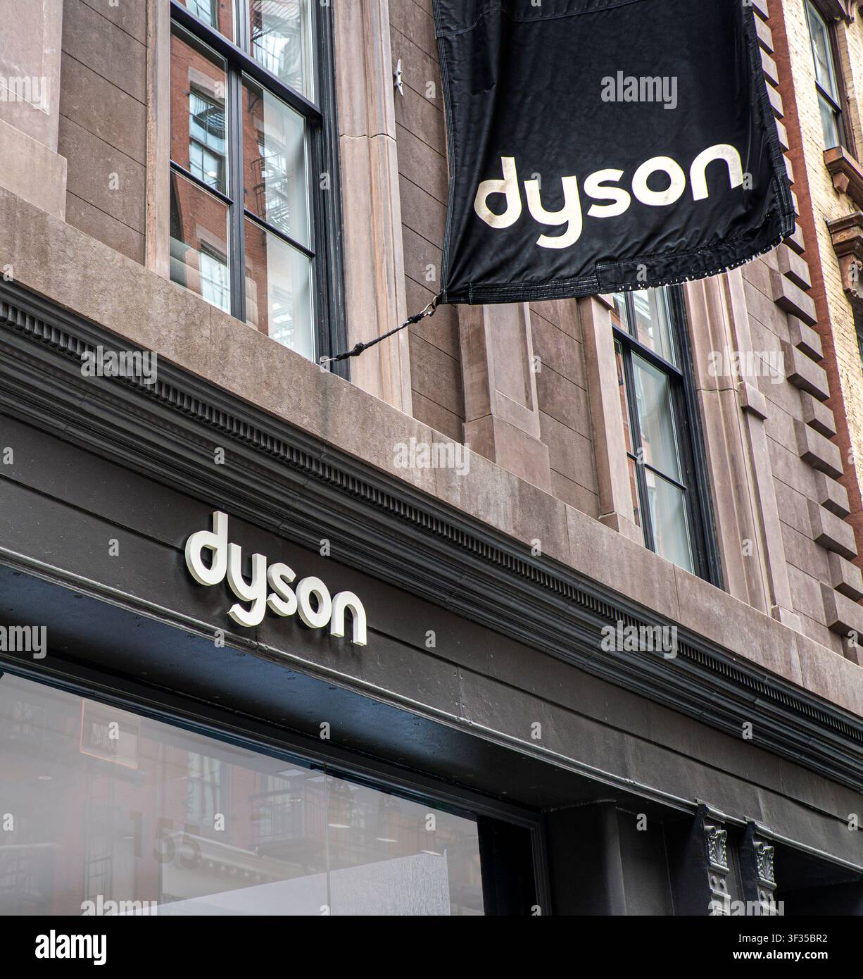 Magasin de détail Dyson, détail de l’extérieur du bâtiment, 155 Mercer Street, Soho, Manhattan, New York City, New York, États-Unis Banque D'Images
