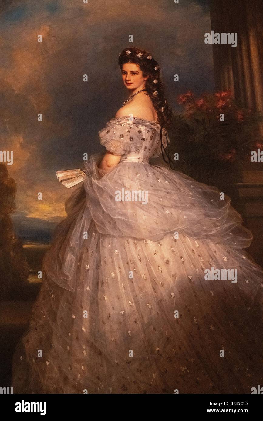 Portrait de l'impératrice Elisabeth d'Autriche ou Sisi peint en 1865 par Franz Xaver Winterhalter, portant des épingles à cheveux en diamant et une robe de bal en satin blanc Banque D'Images