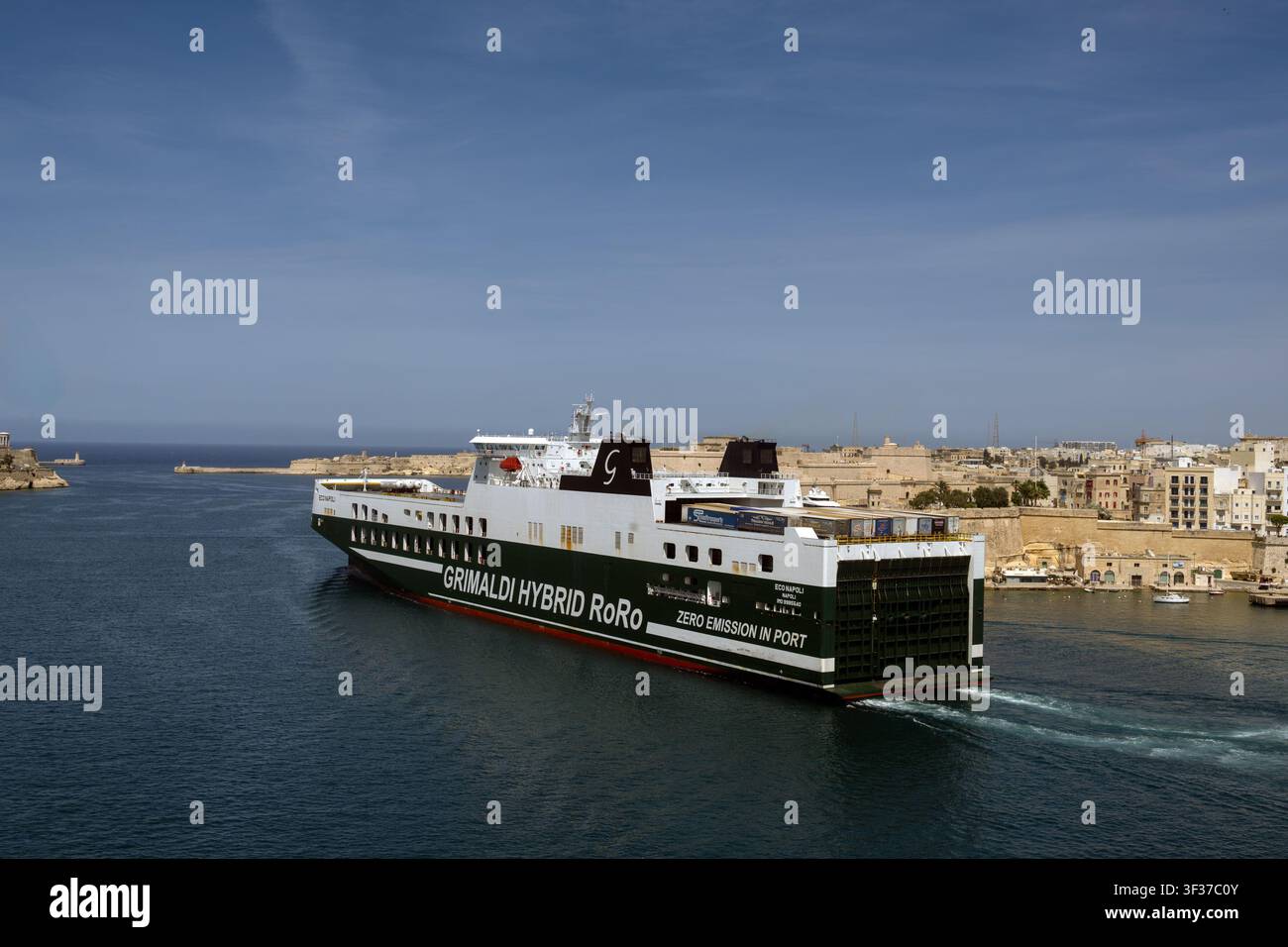 VALLETTA, MALTE - 04 JUIN 2026 : le ferry RoRo Eco Napoli de la ligne Grimaldi Group Banque D'Images