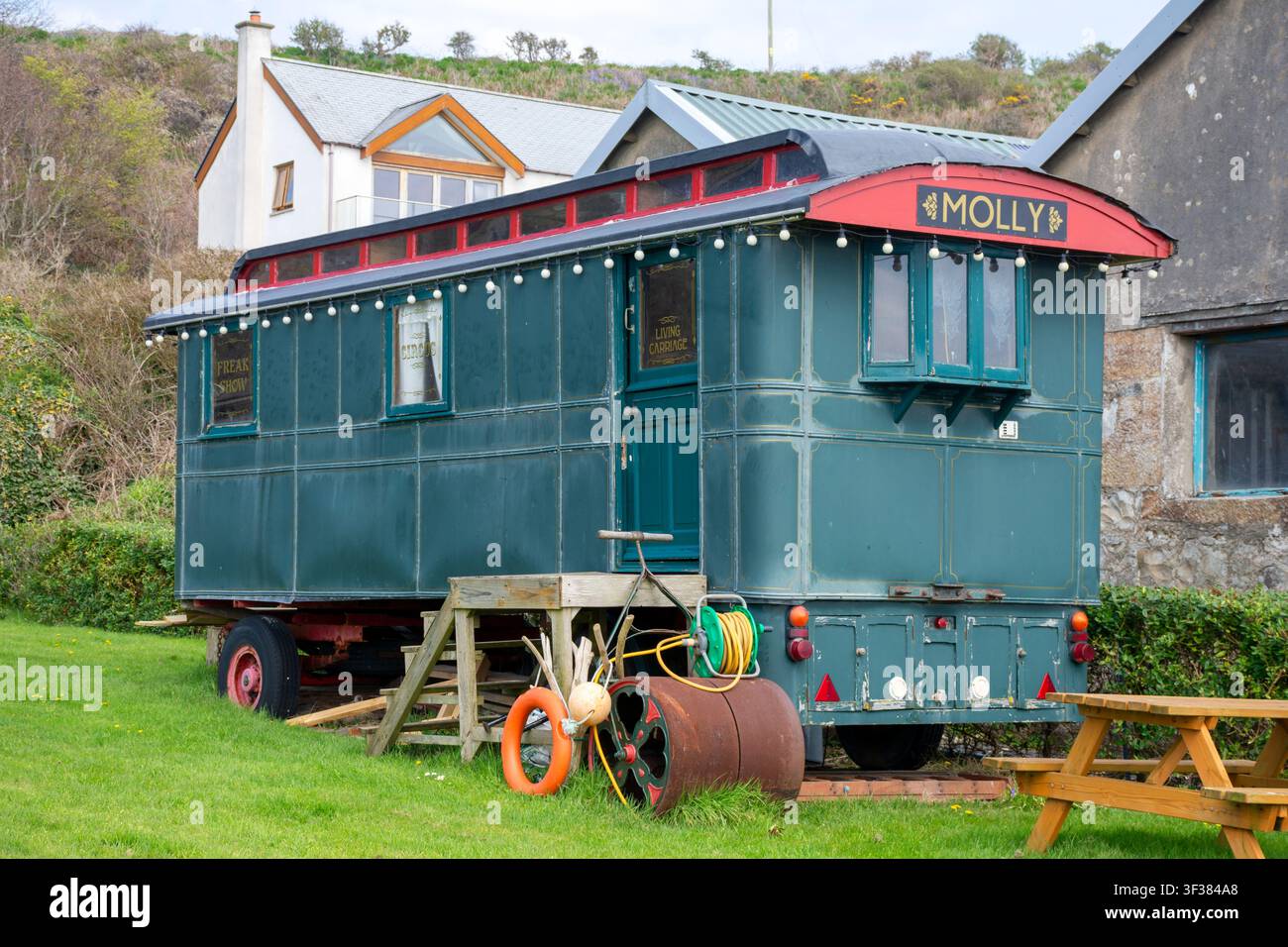 Une caravane vintage, une ancienne « caravane d’habitation » de cirque, à Kildonan, Île d’Arran, Écosse, Royaume-Uni Banque D'Images