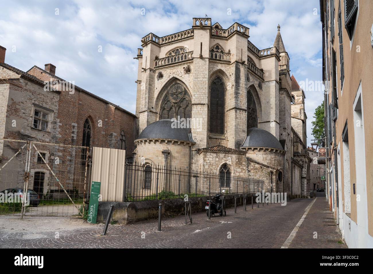 Arrière de la cathédrale Saint Etienne de Cahors dans le département du Lot. France. Banque D'Images