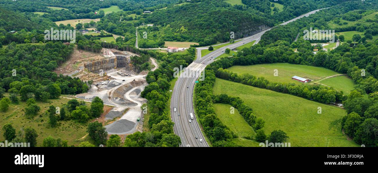 Carrière de calcaire sur un site minier industriel à ciel ouvert dans les Appalaches de Caroline du Nord, États-Unis Banque D'Images